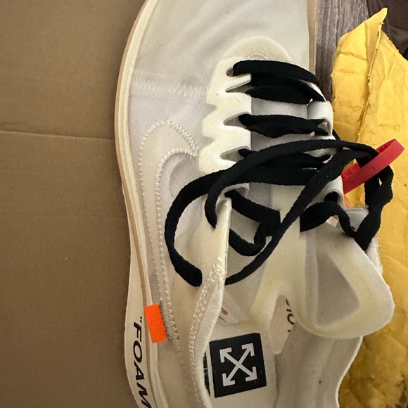 Brand new Nike Zoom Fly Off-White - 8.5 US - Picture 2 of 3